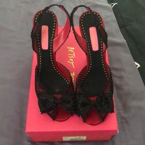 Betsy Johnson red/black peep toe sling backs